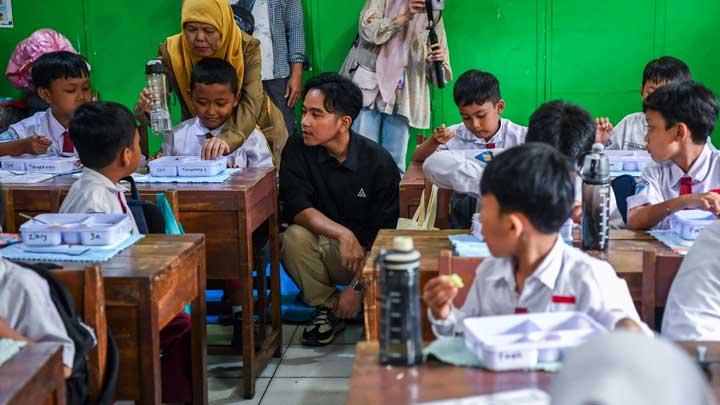 Gibran Sebut Menu Makan Bergizi Gratis di SMAN 70 DKI DKI Jakarta Selatan Paling Mewah, Ini adalah adalah Menunya