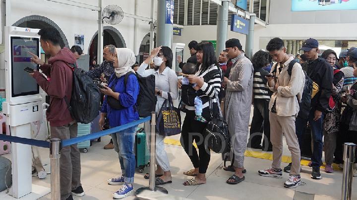 Antisipasi Kepadatan Stasiun Gambir pada Hari Pelantikan Prabowo, KAI Berlakukan 27 Kereta Berhenti Luar Biasa