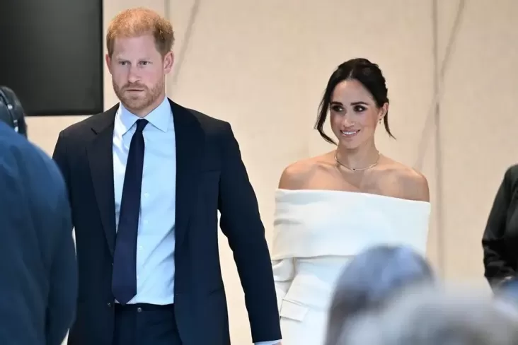 Diisukan Cerai dengan Meghan Markle, Pangeran Harry Sering Menyendiri di Kafe