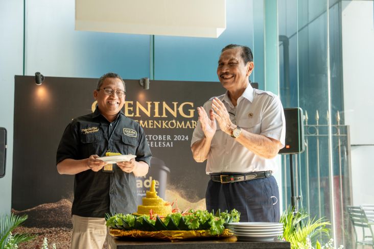 Diresmikan Menko Luhut, Gerai The Gade Coffee and Gold Hadir di Kemenkomarves